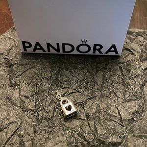 Pandora women’s charm
